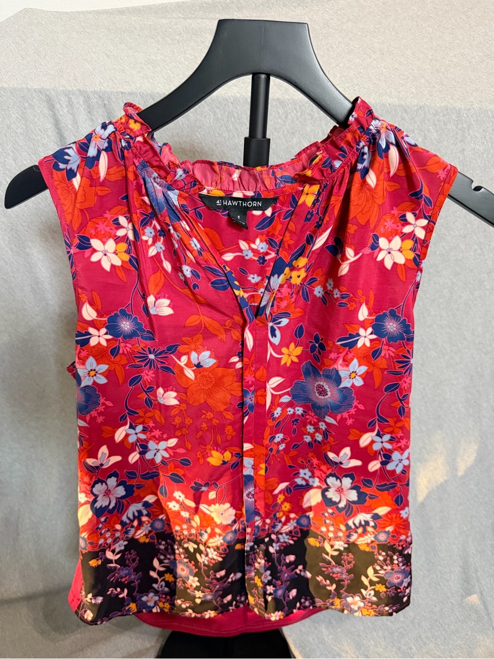 41 Hawthorn Red Floral Sleeveless Blouse with Blue & White Accents